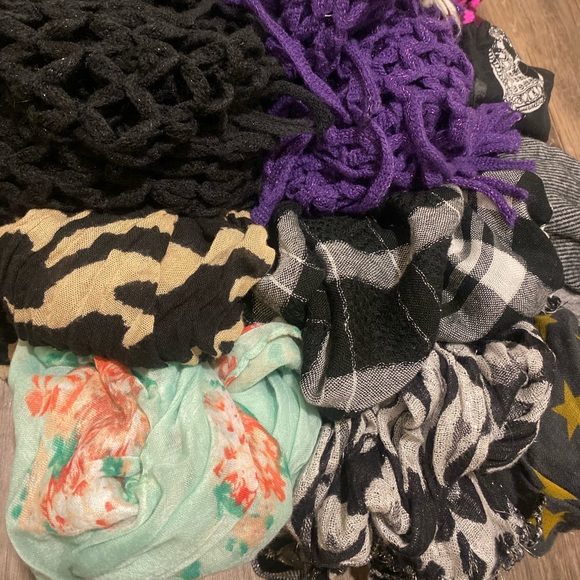 Scarf/ Scarves 🧣 - Picture 3 of 8